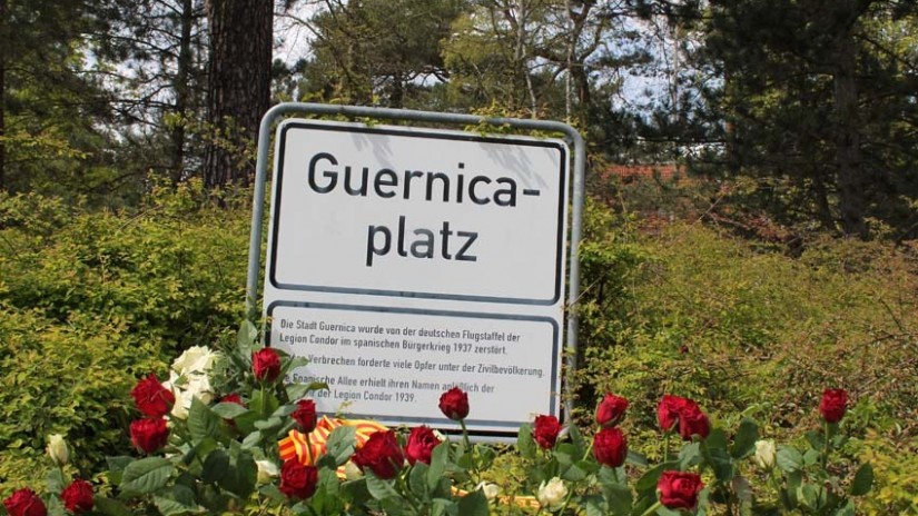 The German city of Dresden agrees to dedicate a city to the victims of the bombing of Gernika