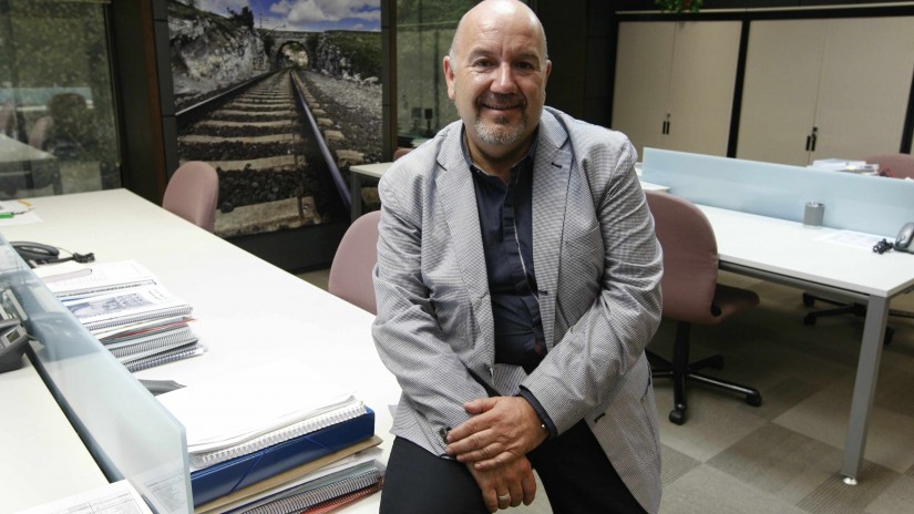 Iñigo Iturrate travels to Colombia to analyse the Human Rights situation and support the peace process.