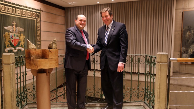 Andoni Ortuzar urges Congressman John Garamendi to continue acting as the “Basque ambassador” in the United States