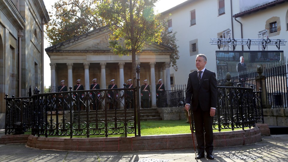El Lehendakari Iñigo Urkullu jura su cargo ante el árbol de Gernika