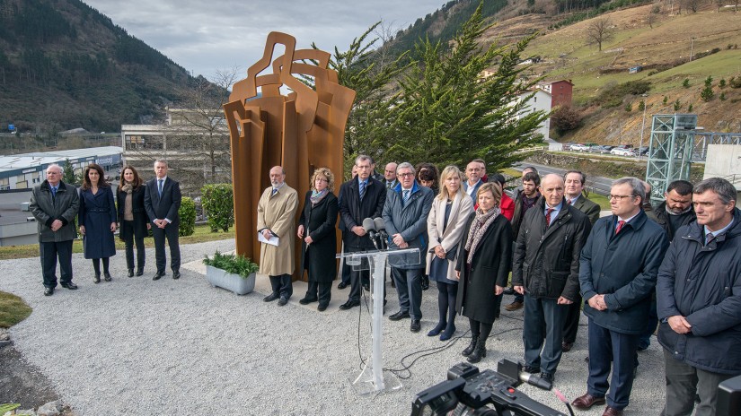 Urkullu attends the opening of a columbarium in Elgoibar to "honour the memory and dignify the example of those who gave their lives in defence of democracy and freedom"
